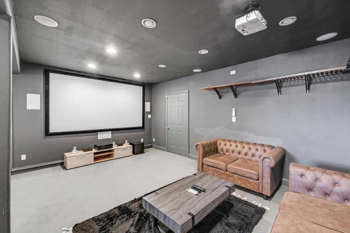 Stunning 5Br 2Ba Holiday Home With Private Pool And Cinema ダラス エクステリア 写真
